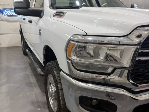 Used 2024 RAM 2500 Tradesman w/ Chrome Appearance Group AWD/4WD image 6