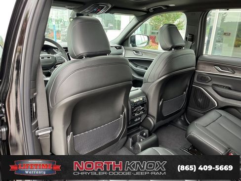 New 2025 Jeep Grand Cherokee L Limited w/ Luxury Tech Group II image 19