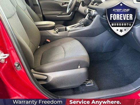 Used 2025 Toyota RAV4 XLE FWD image 38