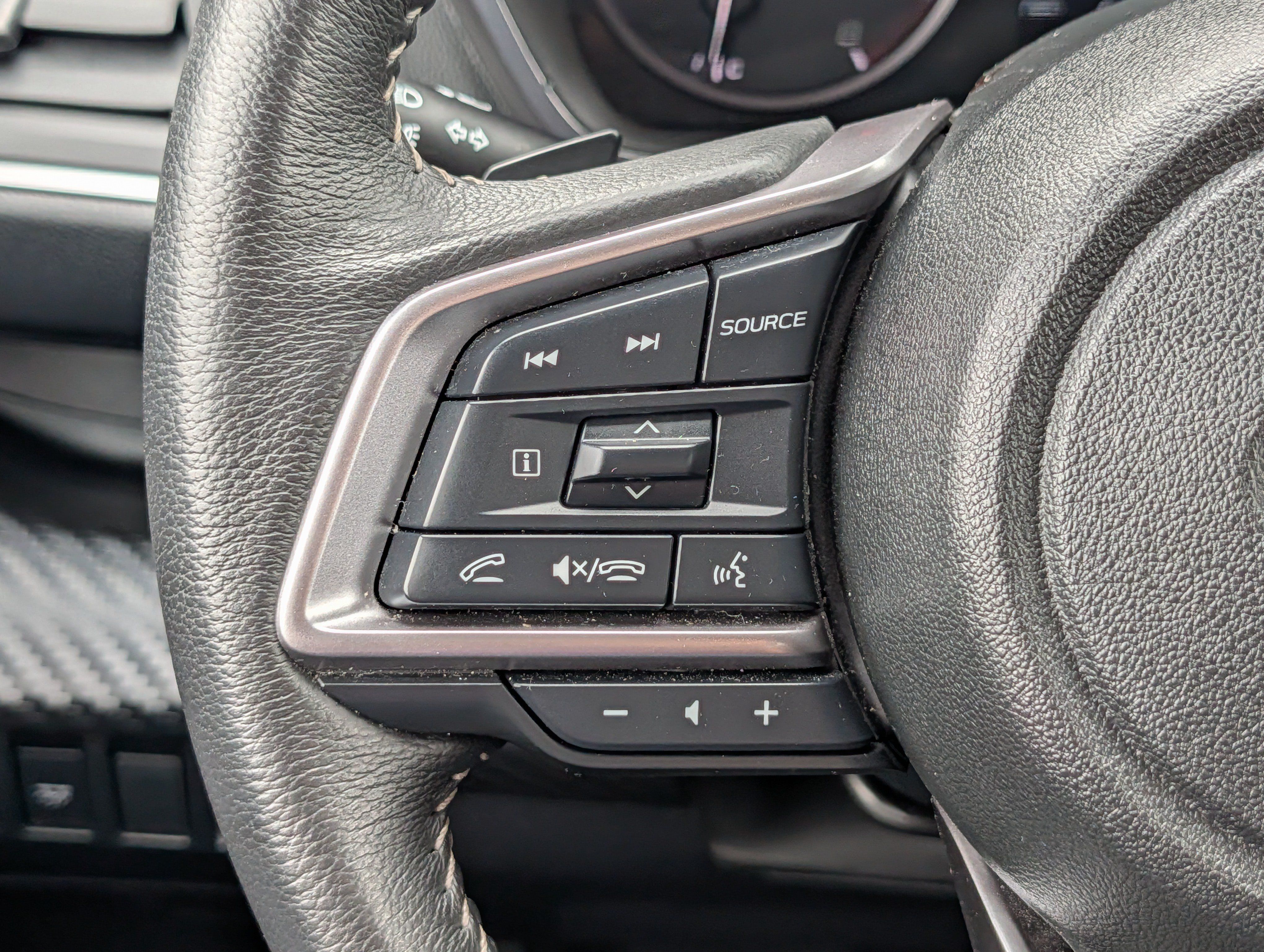 Certified 2025 Subaru Ascent Premium AWD/4WD image 31