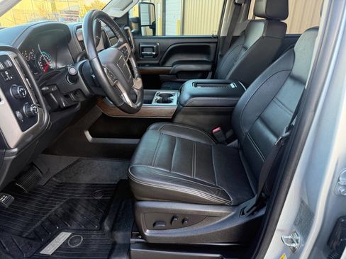 Used 2019 GMC Sierra 3500 Denali w/ Duramax Plus Package image 15