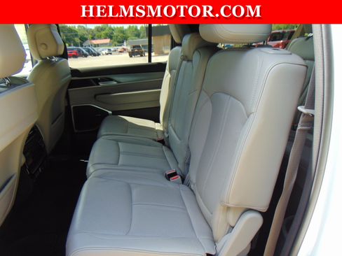 Certified 2025 Jeep Wagoneer L 4WD image 41