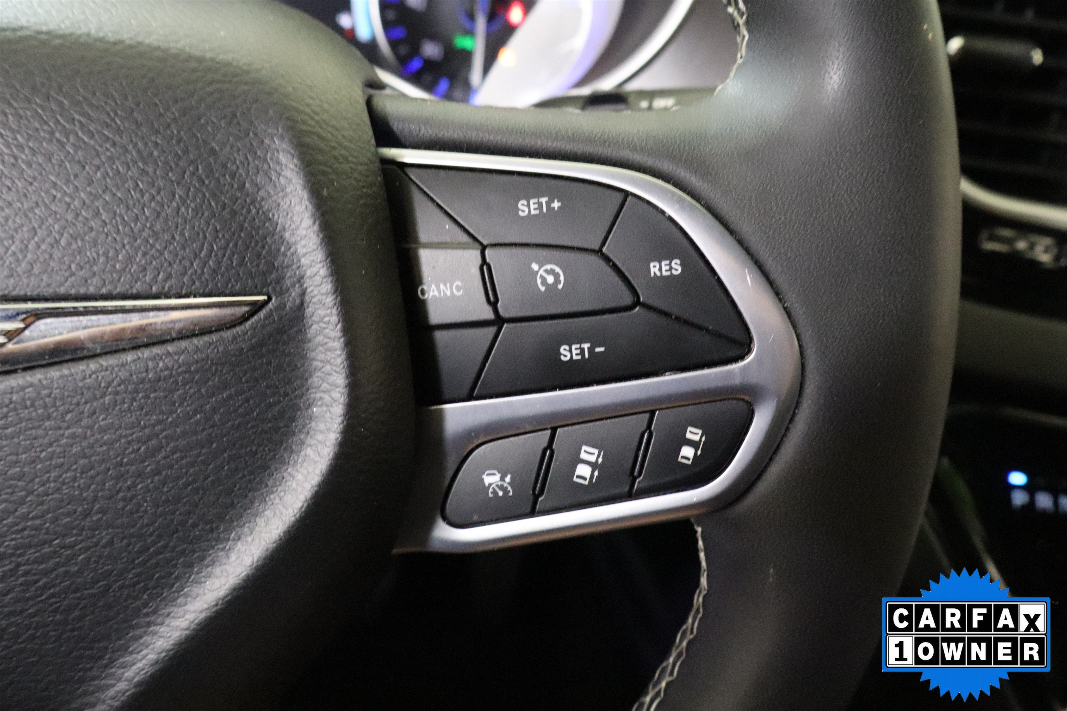 Used 2025 Chrysler Pacifica Select FWD image 28