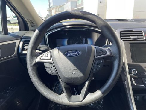 Used 2020 Ford Fusion SE image 24