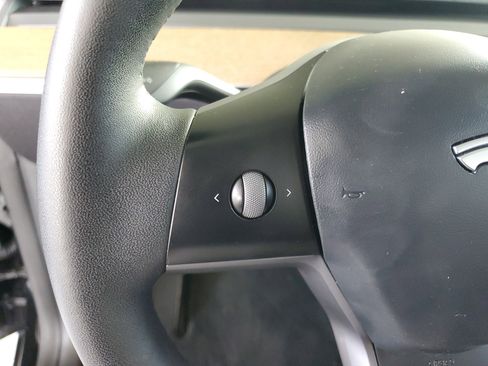 Used 2021 Tesla Model Y Long Range AWD/4WD image 24