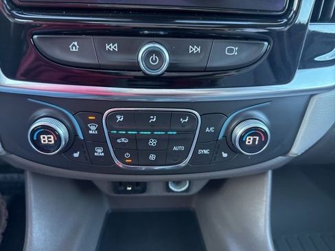 Used 2018 Chevrolet Traverse LT image 24