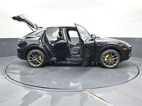 Used 2022 Porsche Cayenne E-Hybrid Coupe image 34
