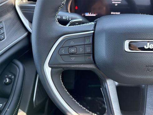 New 2025 Jeep Grand Cherokee Limited w/ Luxury Tech Group II image 29