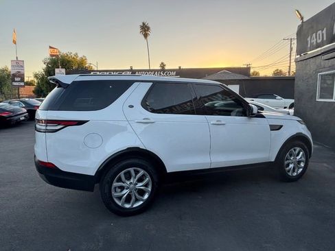 Used 2017 Land Rover Discovery SE image 25