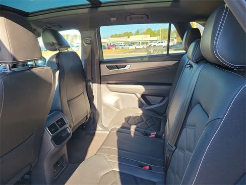 Certified 2024 Volkswagen Atlas Cross Sport SE w/ Panoramic Sunroof Package image 12
