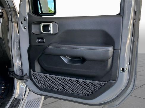 Used 2020 Jeep Wrangler Unlimited Sahara AWD/4WD image 23