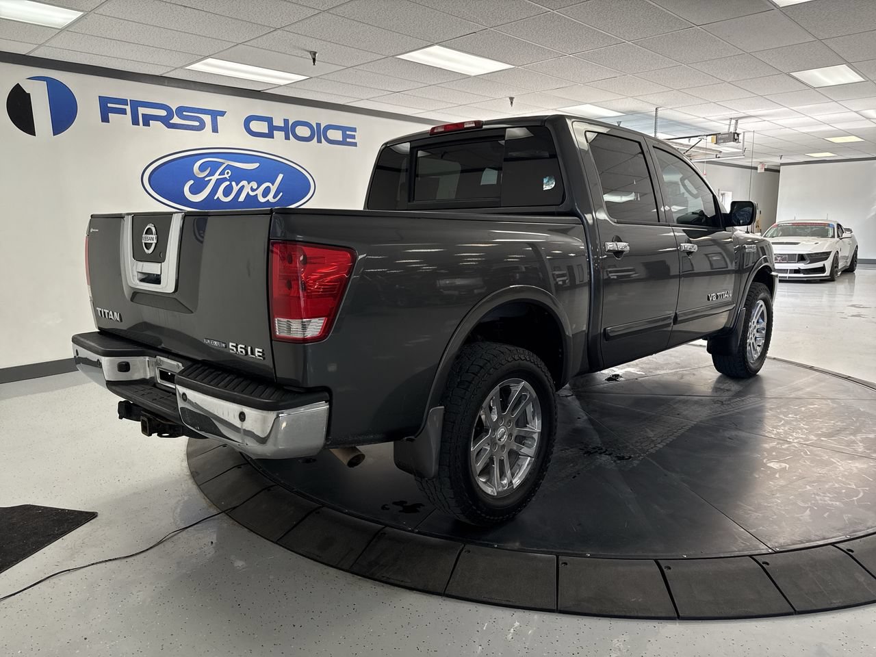 Used 2009 Nissan Titan LE AWD/4WD image 8