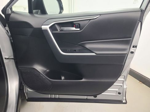 Used 2025 Toyota RAV4 XLE image 14
