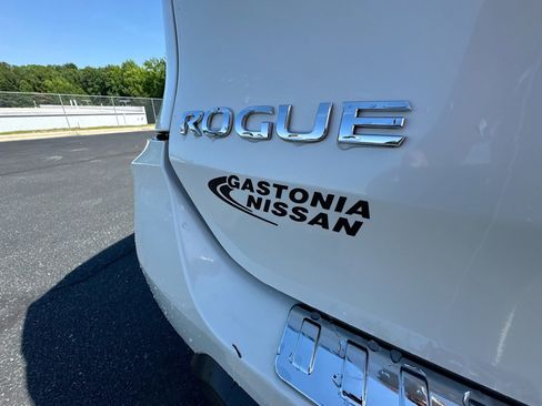 Used 2018 Nissan Rogue SV FWD image 36