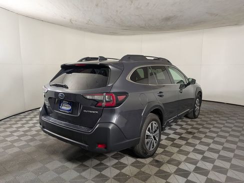 Used 2025 Subaru Outback Premium image 7