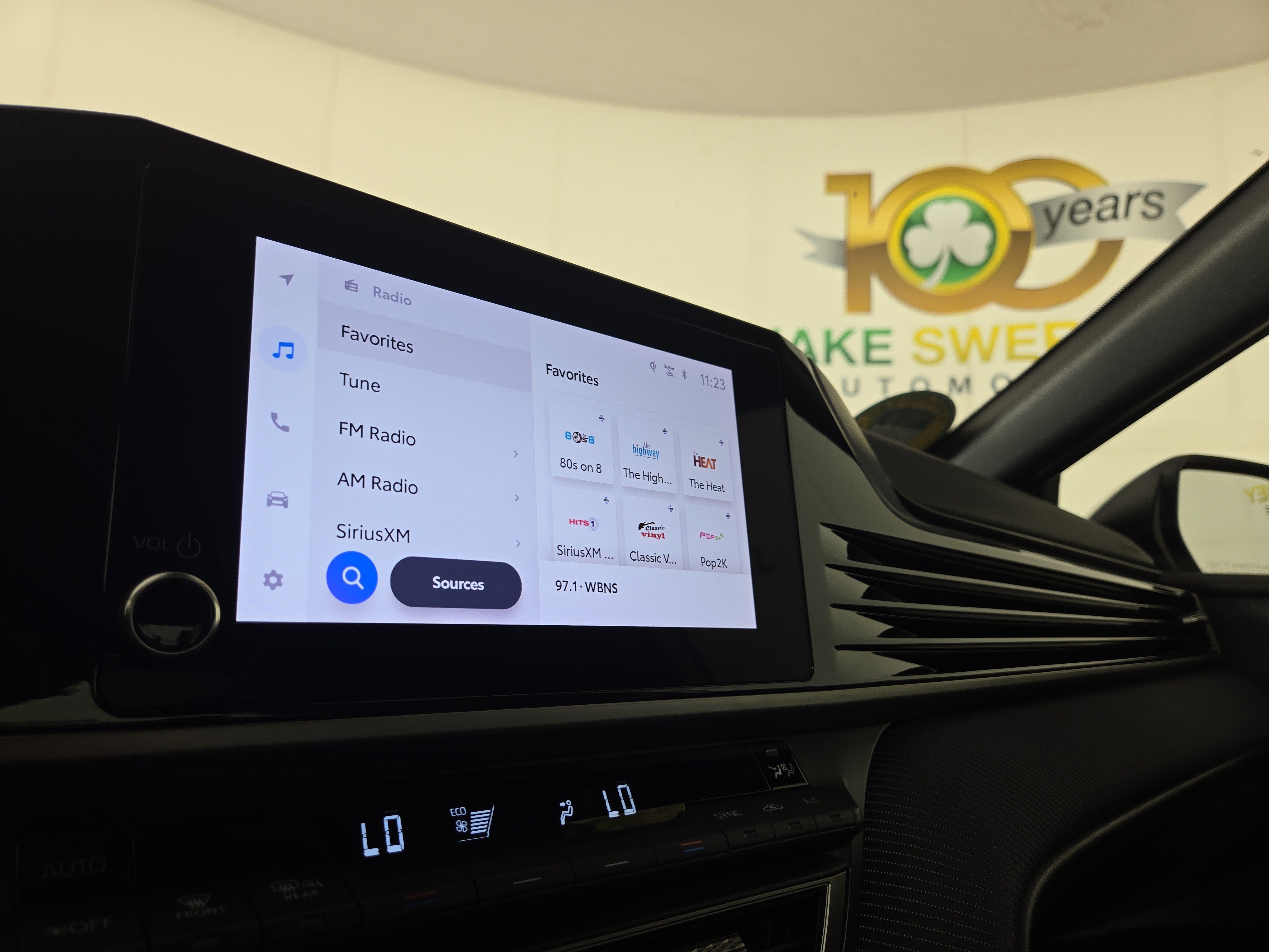 Used 2025 Toyota Camry SE FWD image 19