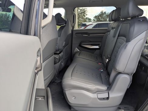 New 2026 Kia EV9 Wind image 17