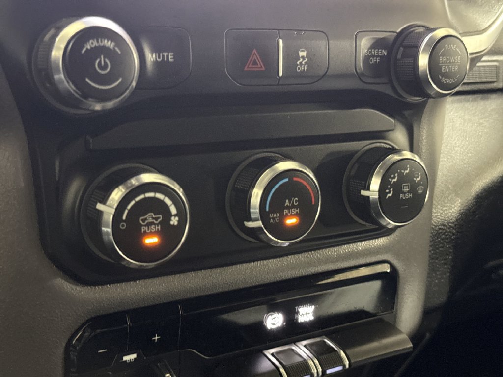 Used 2024 RAM 3500 Big Horn AWD/4WD image 16