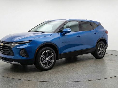 Used 2025 Chevrolet Blazer LT FWD image 3