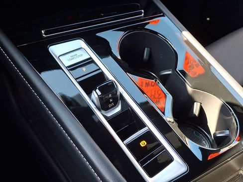 Used 2025 Volkswagen Atlas Cross Sport SE image 14