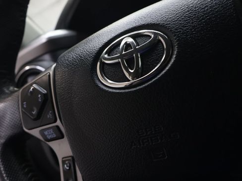 Used 2020 Toyota Tacoma SR5 AWD/4WD image 21