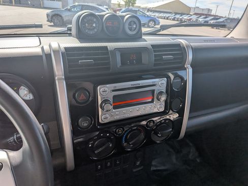 Used 2011 Toyota FJ Cruiser 4WD w/ Convenience Pkg image 19