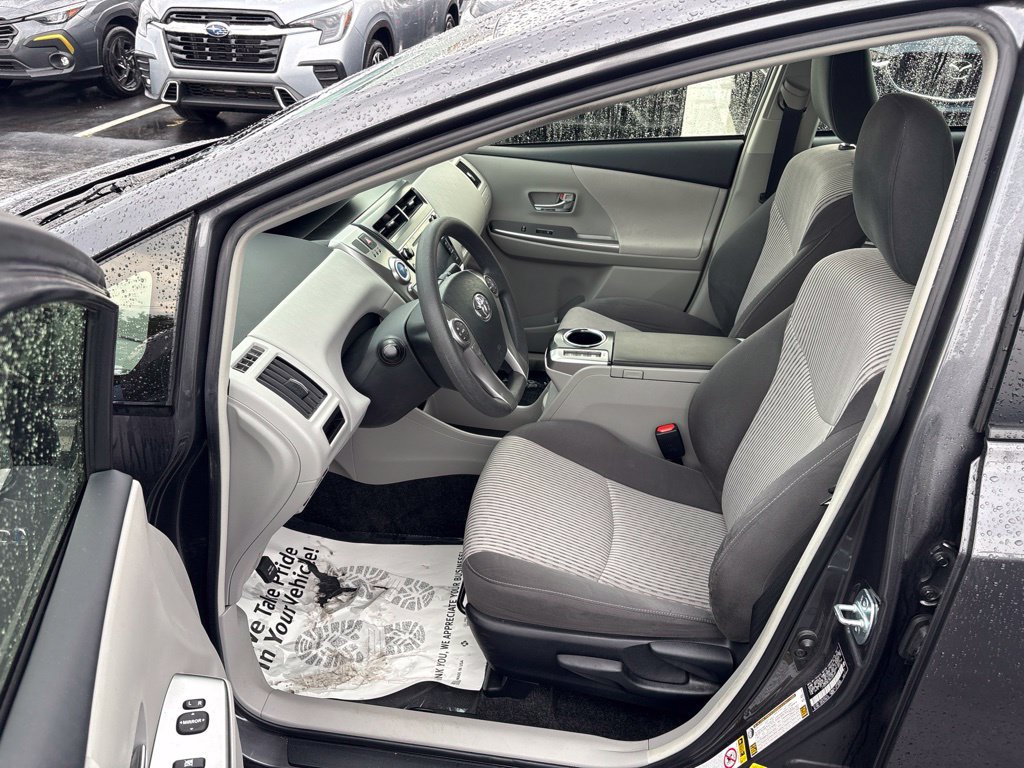 Used 2017 Toyota Prius V Two FWD image 9