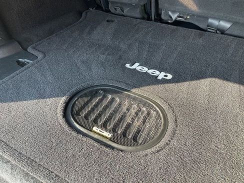 Used 2016 Jeep Wrangler Unlimited Rubicon image 23