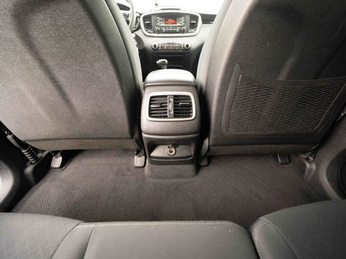 Used 2016 Kia Sorento L image 22