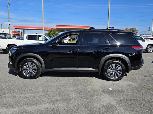 New 2025 Nissan Pathfinder SV w/ SV Premium Package image 2