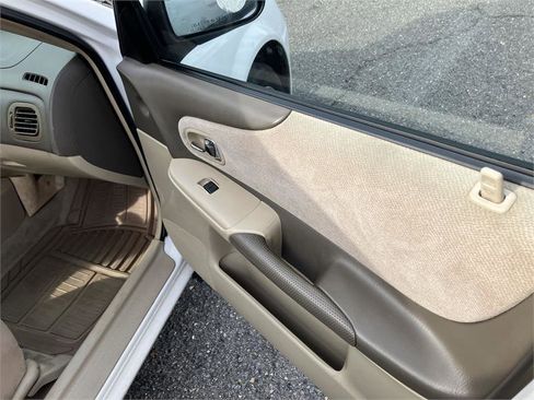Used 2001 MAZDA Protege image 10