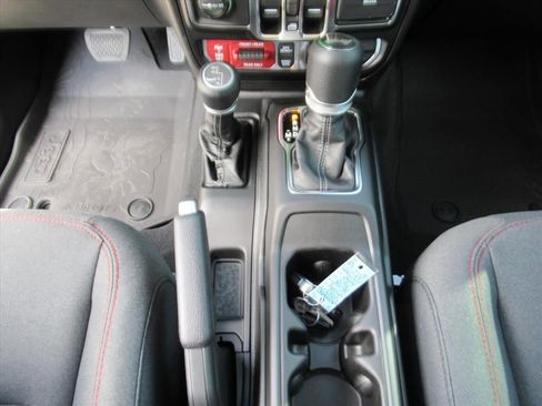 New 2026 Jeep Wrangler Unlimited Rubicon w/ Technology Group image 21