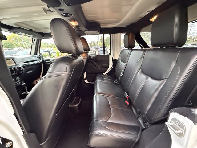Used 2017 Jeep Wrangler Unlimited Sahara AWD/4WD image 5