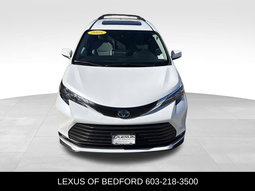 Used 2025 Toyota Sienna XLE w/ XLE Plus Package AWD/4WD image 2