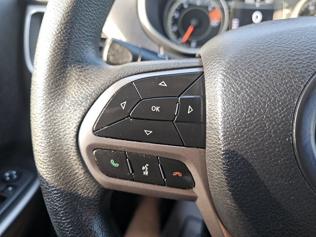 Used 2019 Jeep Cherokee Latitude w/ Popular Appearance Group AWD/4WD image 26