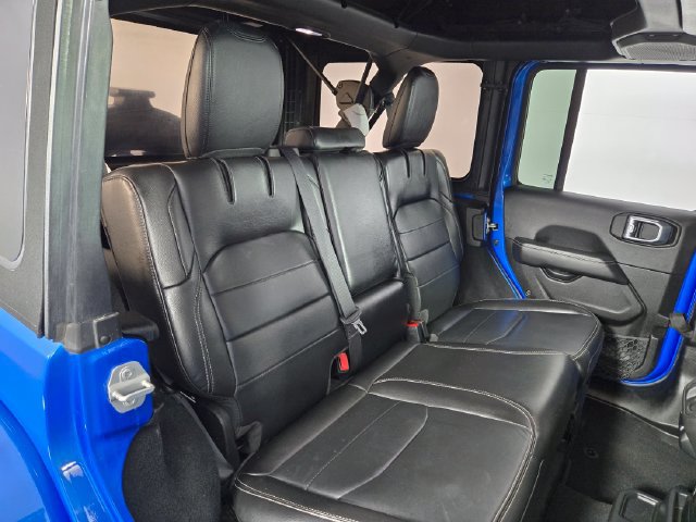 Used 2023 Jeep Wrangler Unlimited Sahara w/ Cold Weather Group AWD/4WD image 18