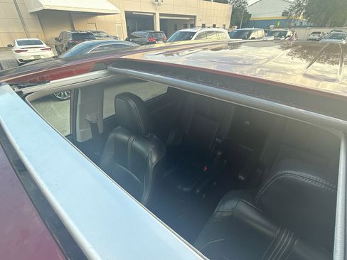 Used 2018 Toyota Highlander SE image 17