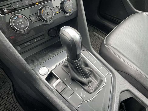 Used 2021 Volkswagen Tiguan SE w/ Panoramic Sunroof Package image 43