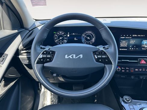 Used 2025 Kia Niro Wind w/ Wind Preserve Package FWD image 15