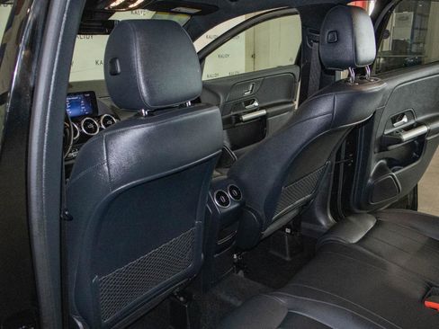 Used 2025 Mercedes-Benz GLA 250 image 9