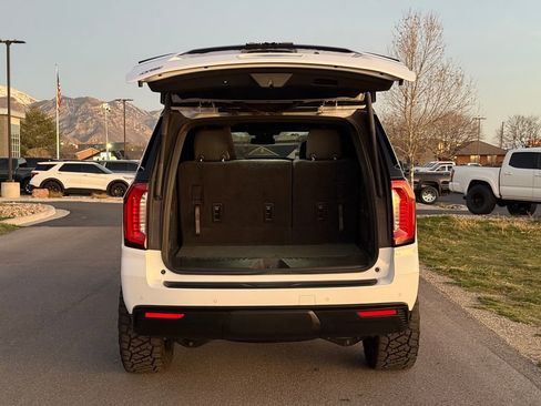 Used 2023 GMC Yukon SLT image 12