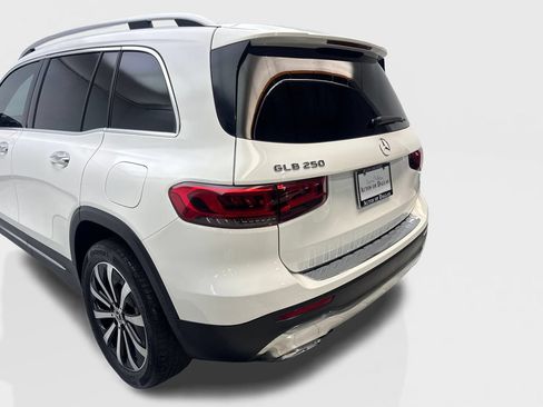 Used 2021 Mercedes-Benz GLB 250 w/ Premium Package image 19
