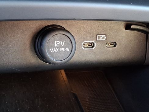 Used 2023 Volvo XC40 B5 Plus w/ Driver Assist Package AWD/4WD image 24