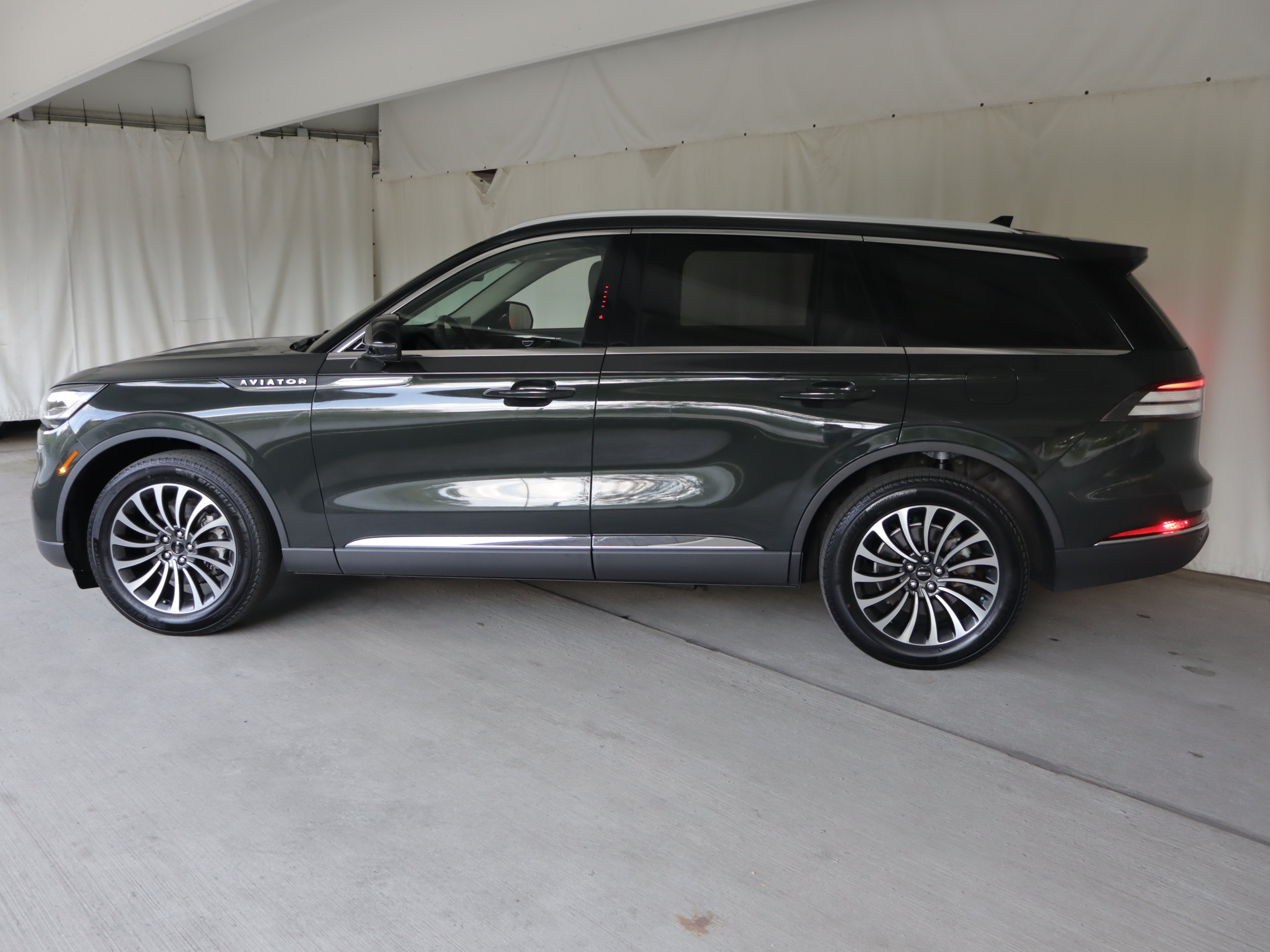 Used 2023 Lincoln Aviator AWD w/ Premium Package image 26