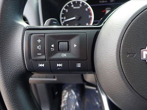 Used 2022 Nissan Rogue SV image 14