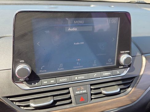 Used 2024 Nissan Altima 2.5 SV FWD image 19