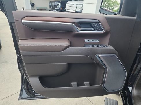 Certified 2025 GMC Sierra 1500 Denali w/ Denali Reserve Package AWD/4WD image 22