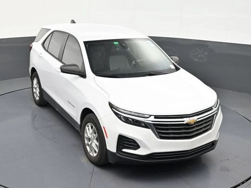 Used 2024 Chevrolet Equinox LS w/ LS Convenience Package FWD image 15