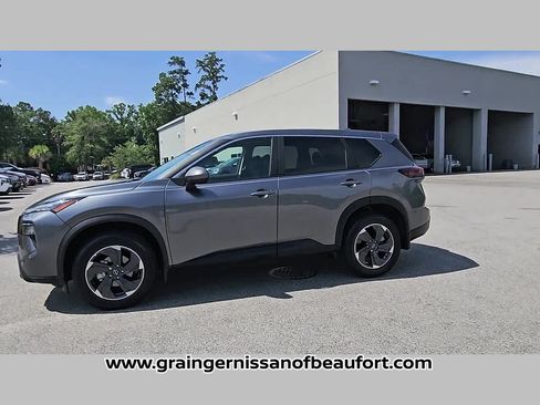 Used 2025 Nissan Rogue SV FWD image 24