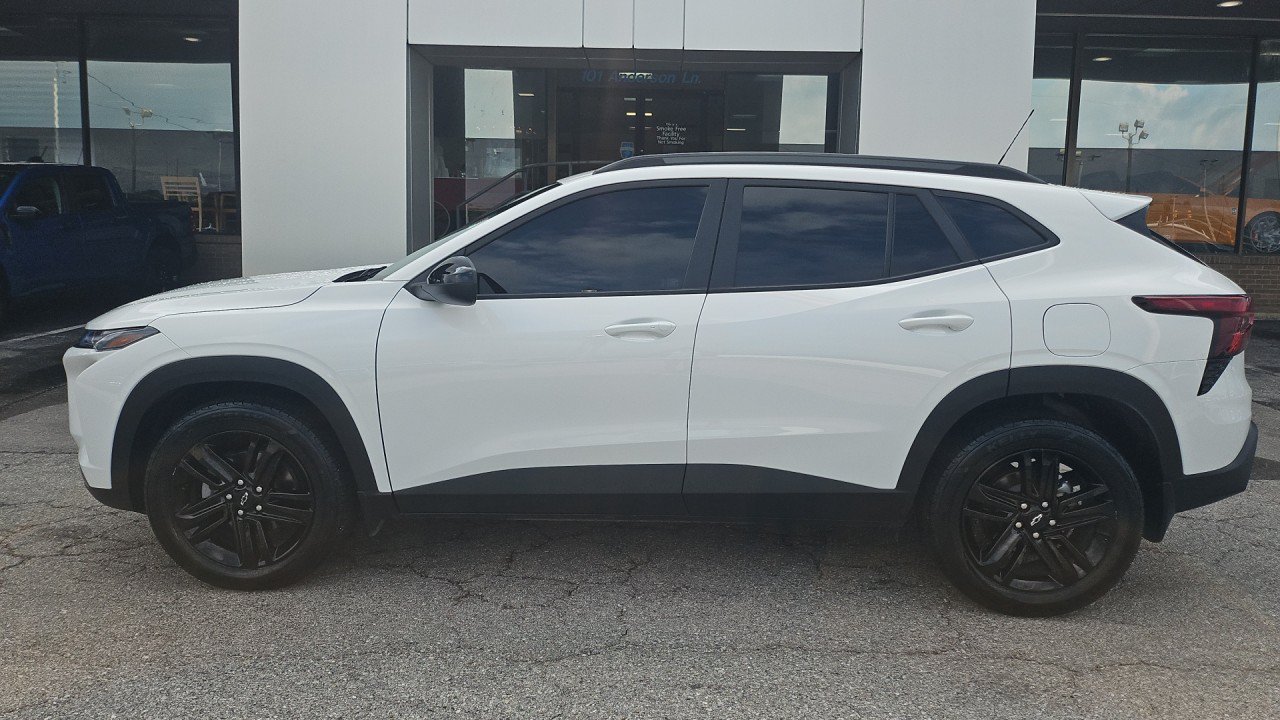 Used 2024 Chevrolet Trax ACTIV w/ Sunroof Package FWD image 3